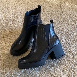 Croc boots with zipper
